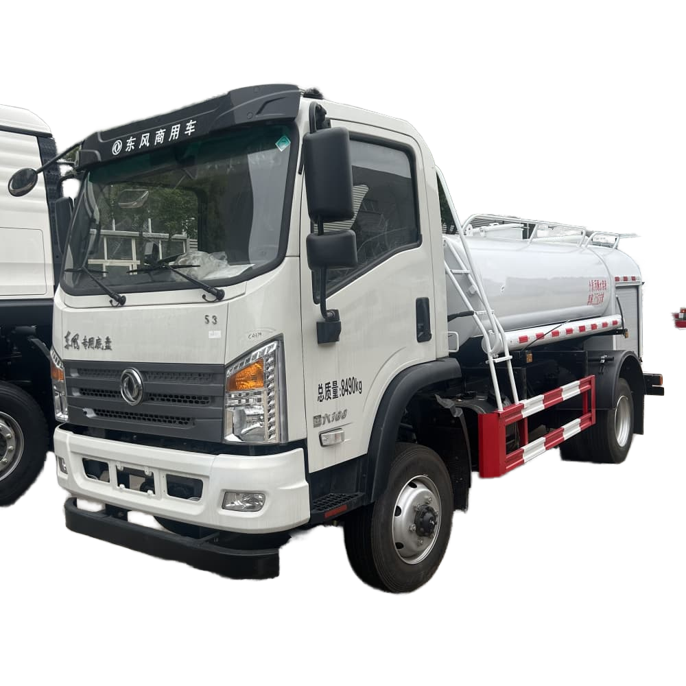 Dongfeng 8ton diesel Fuel Fire Truck Special Vehicle with Water Cannon 4x2 Drive Wheels for Sale