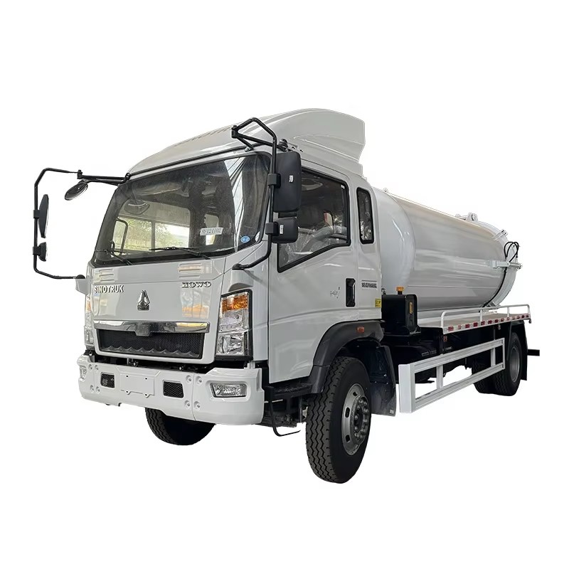 Howo 6000 Liters Vacuum Sewerage Suction Truck High Pressure Septic Suction Tanker Truck for Sale